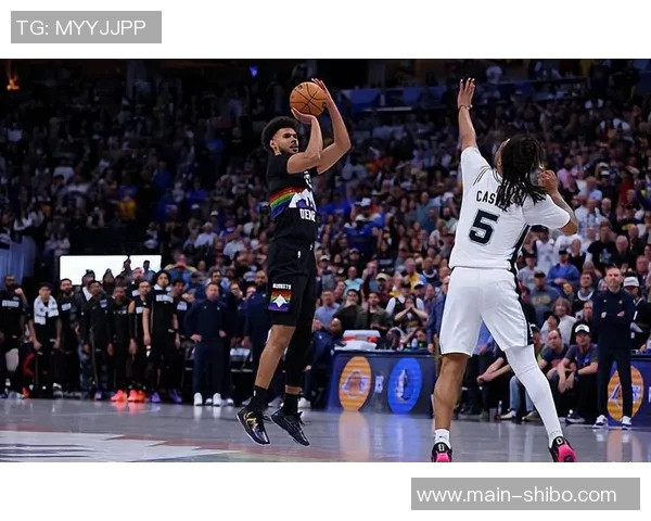 凯尔登约翰逊上半场表现出色攻防兼备贡献10分3篮板3抢断